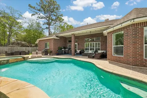 803 Woodcrest Drive Friendswood TX 77546