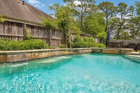 803 Woodcrest Drive Friendswood TX 77546