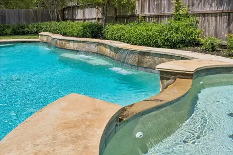 803 Woodcrest Drive Friendswood TX 77546