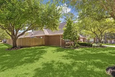 803 Woodcrest Drive Friendswood TX 77546