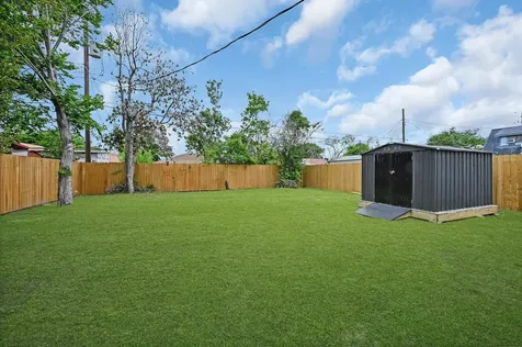 4406 Edison Street Houston TX 77009