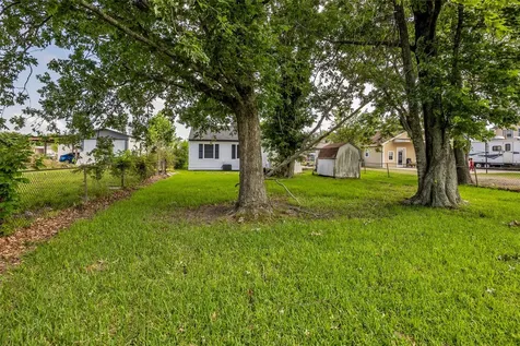2427 Hodges Street Baytown TX 77521