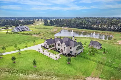 2048 Stallion Lakes Avenue Hockley TX 77447