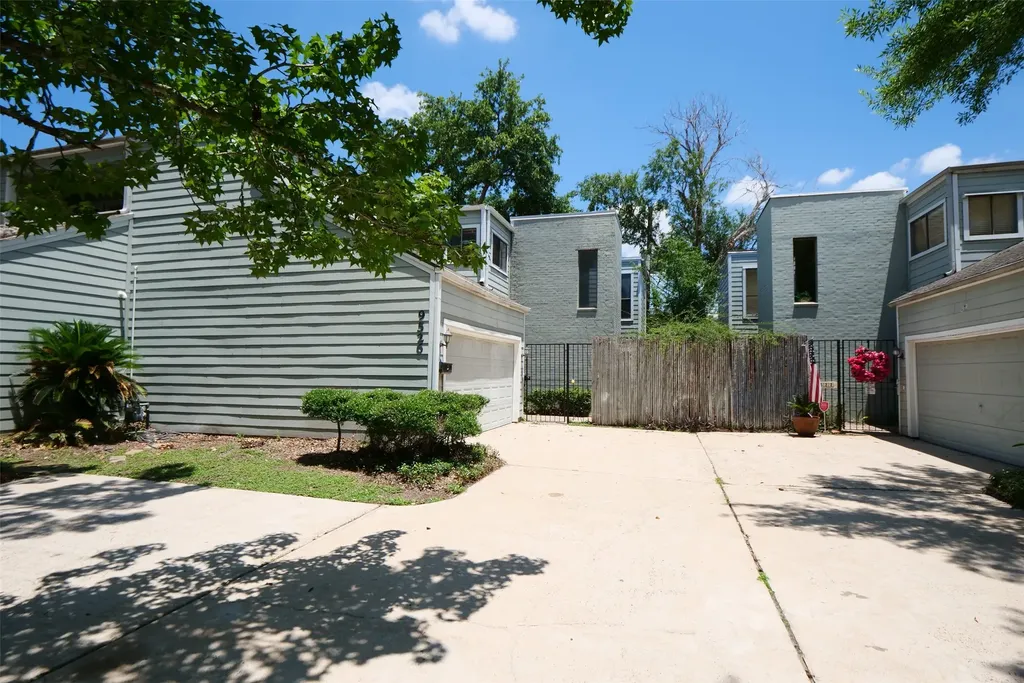 9526 Val Verde Street Houston TX 77063