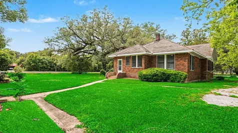 1902 Runneburg Road Crosby TX 77532