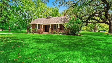 1902 Runneburg Road Crosby TX 77532