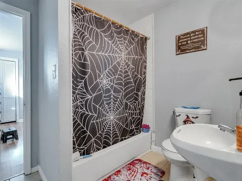 4323 Avenue R 1/2 Galveston TX 77550
