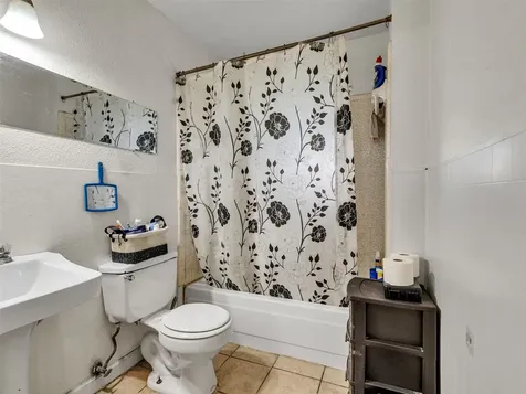 4323 Avenue R 1/2 Galveston TX 77550