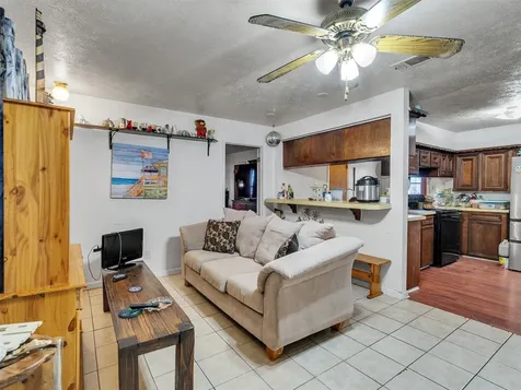 4323 Avenue R 1/2 Galveston TX 77550