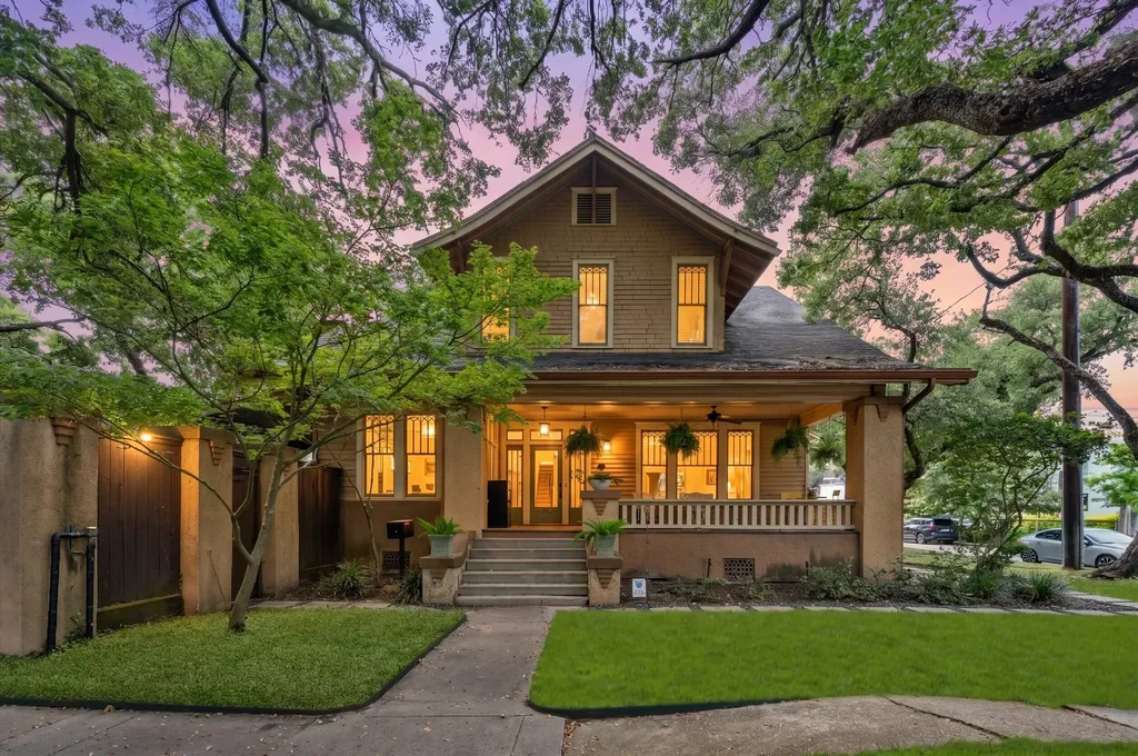 945 Harvard Street Houston TX 77008