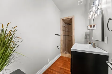 945 Harvard Street Houston TX 77008