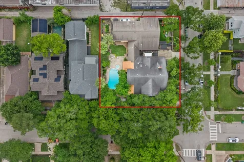 945 Harvard Street Houston TX 77008