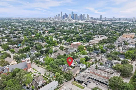 945 Harvard Street Houston TX 77008