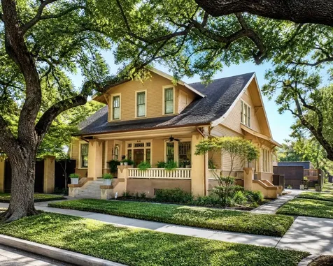 945 Harvard Street Houston TX 77008