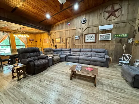 17 Mosley Lane Huntsville TX 77320
