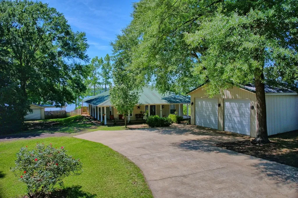 10040 Texas 87 S Hemphill TX 75948