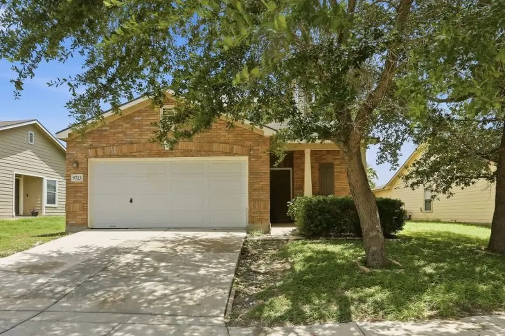 9723 Copper Rock Converse TX 78109
