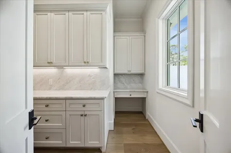 10801 Long Shadow Lane Hunters Creek Village TX 77024