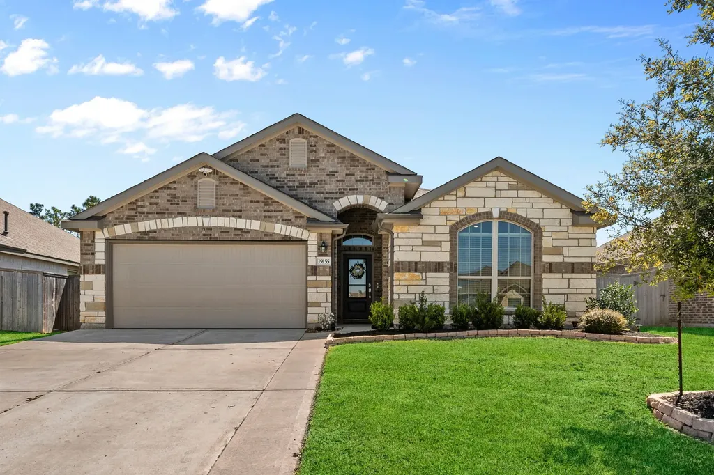 19155 Pinewood Grove Trail New Caney TX 77357