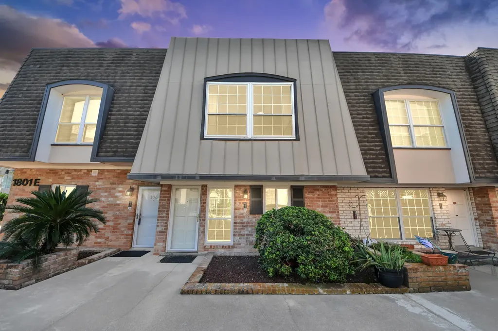 1801 Stoney Brook Drive 107 Houston TX 77063
