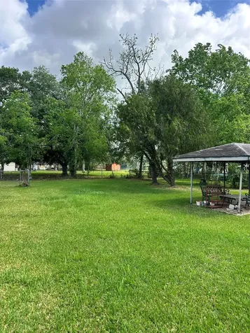 2221 S Front Street Angleton TX 77515