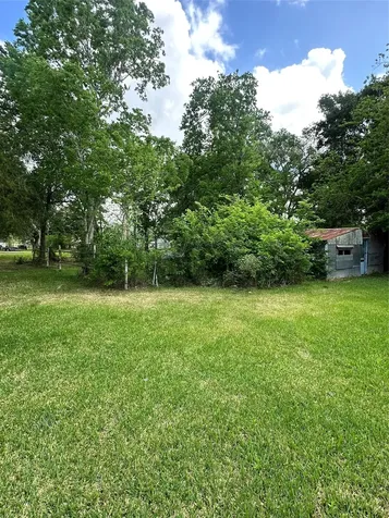 2221 S Front Street Angleton TX 77515