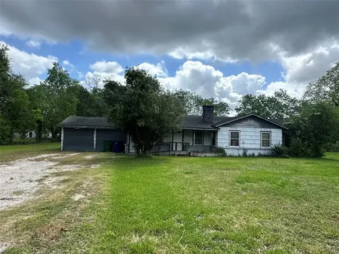 2221 S Front Street Angleton TX 77515