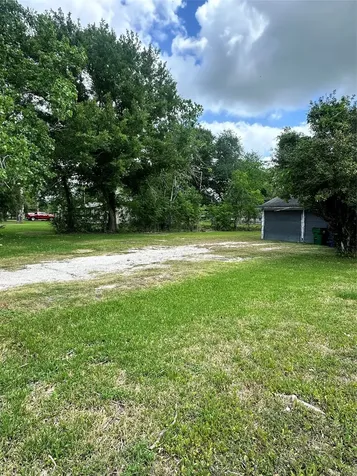 2221 S Front Street Angleton TX 77515
