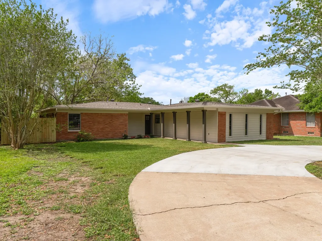 2502 Oak Drive Bay City TX 77414
