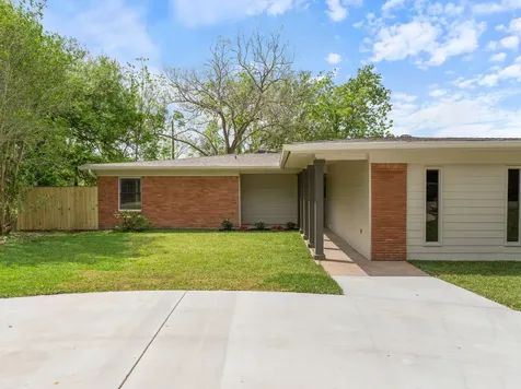 2502 Oak Drive Bay City TX 77414
