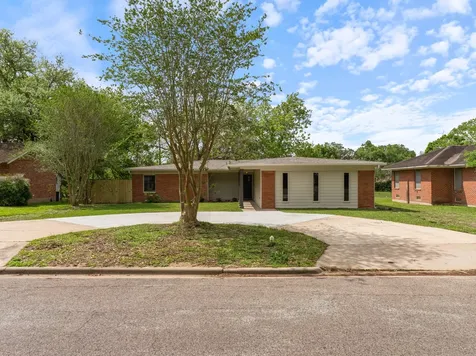 2502 Oak Drive Bay City TX 77414