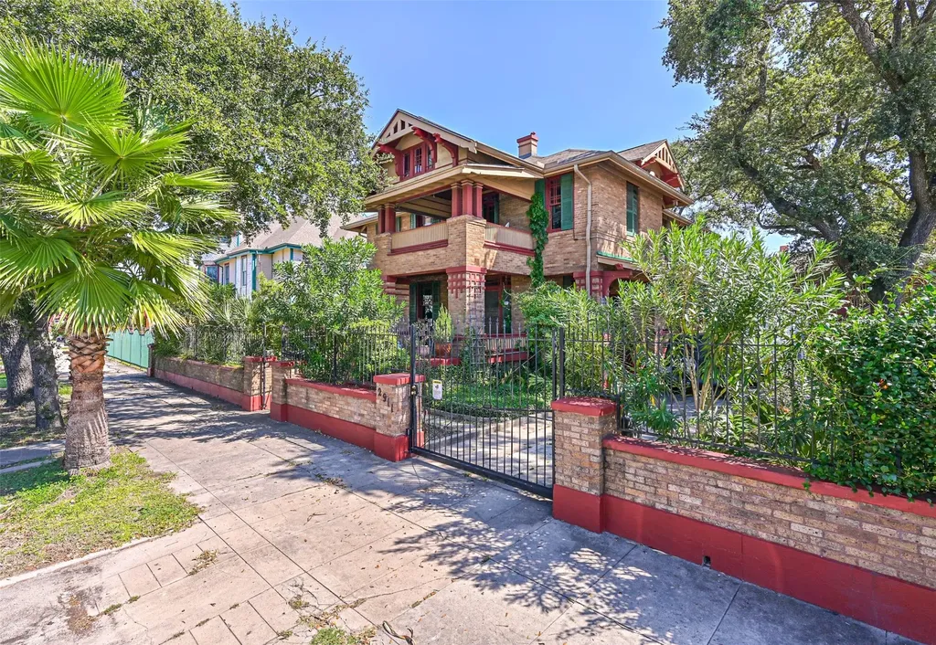 2911 Broadway Street Galveston TX 77550