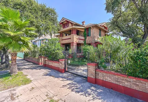 2911 Broadway Street Galveston TX 77550