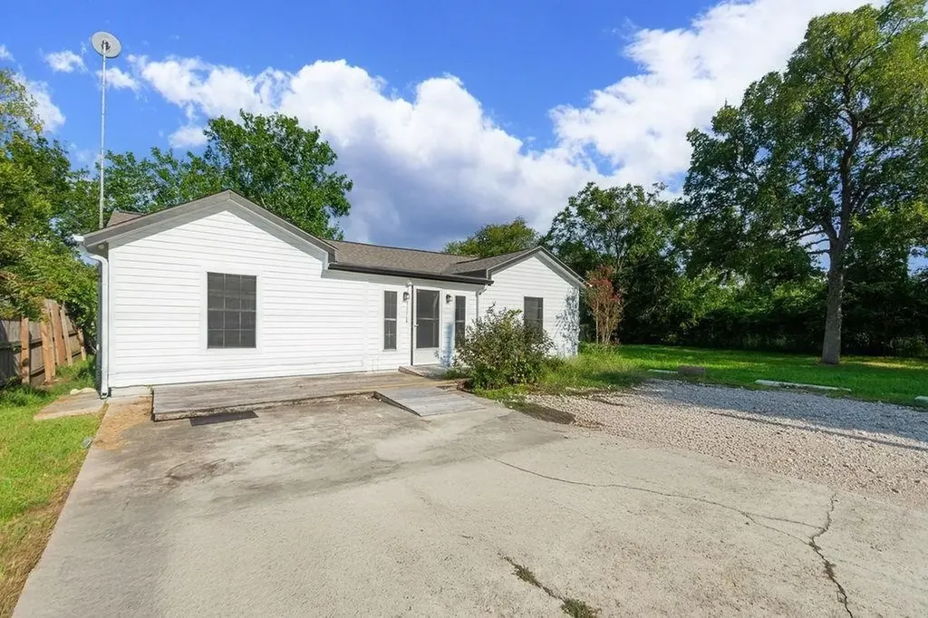2523 S Broadway Street La Porte TX 77571