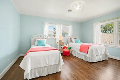 4928 Crockett Boulevard Galveston TX 77551
