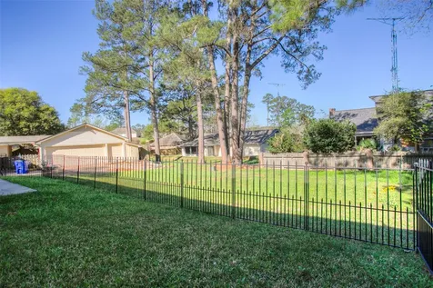 824 Cherry Hills Drive Huntsville TX 77340
