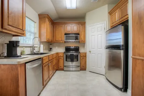 824 Cherry Hills Drive Huntsville TX 77340
