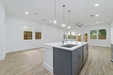 2109 Holman Street Houston TX 77004