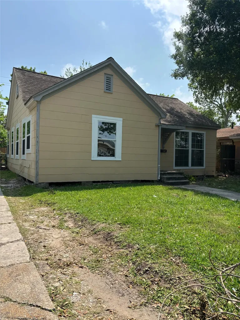 109 Schilling Street Baytown TX 77520