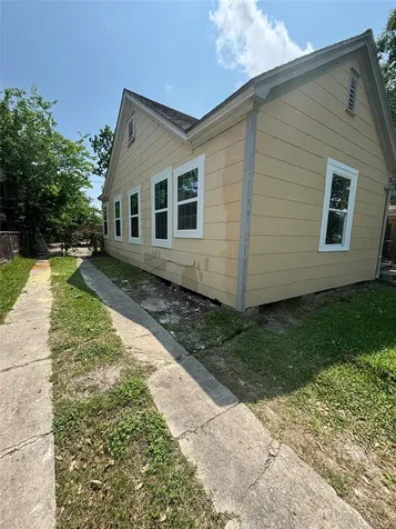 109 Schilling Street Baytown TX 77520