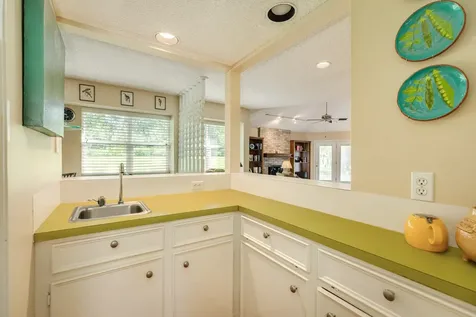 17 Seminole Lane West Columbia TX 77486