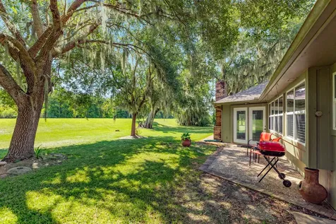 17 Seminole Lane West Columbia TX 77486