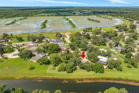 17 Seminole Lane West Columbia TX 77486
