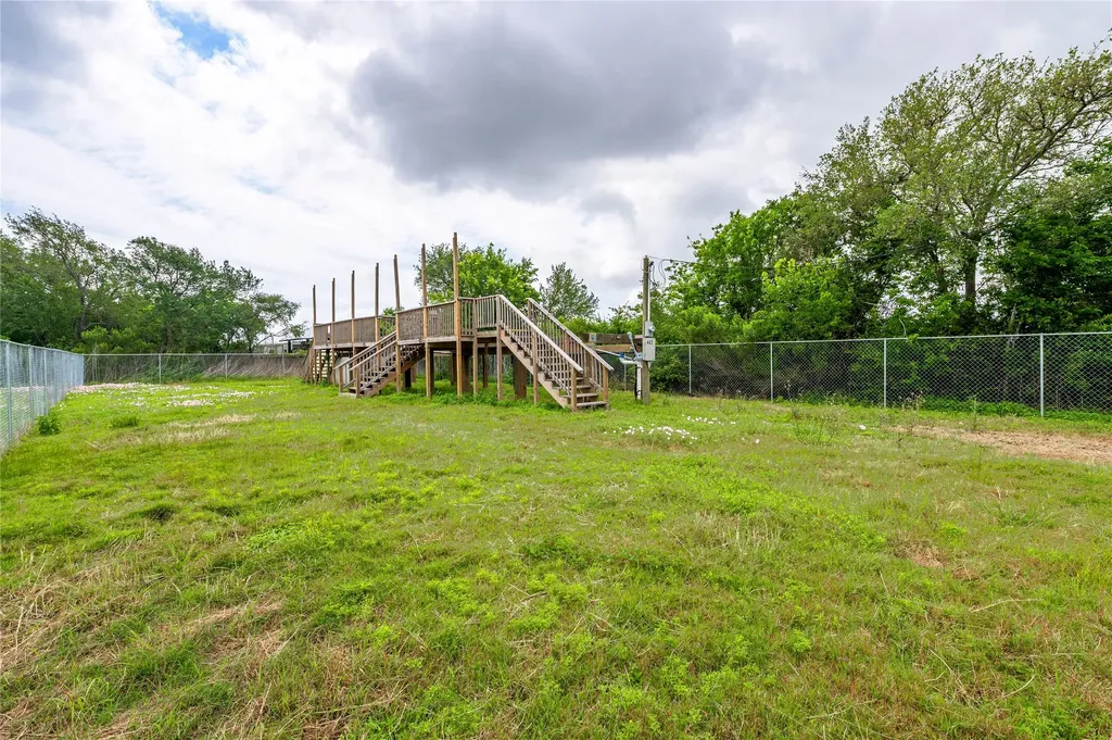 441-443 16th Street San Leon TX 77539