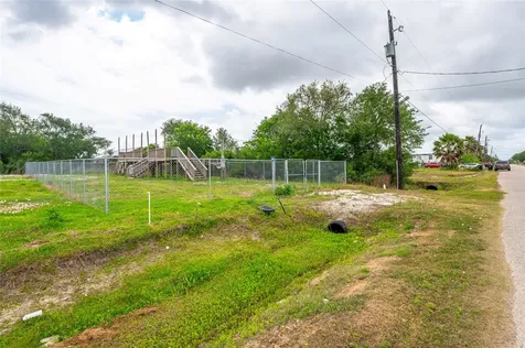 441-443 16th Street San Leon TX 77539