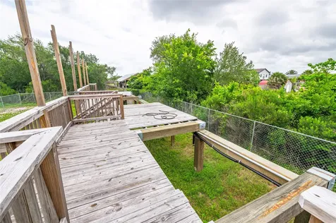 441-443 16th Street San Leon TX 77539