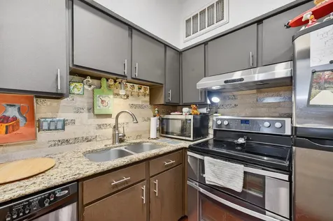 2100 Tanglewilde Street 225 Houston TX 77063