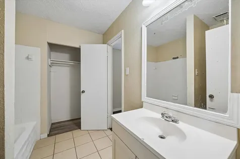 11906 Kingslake Forest Drive Houston TX 77044