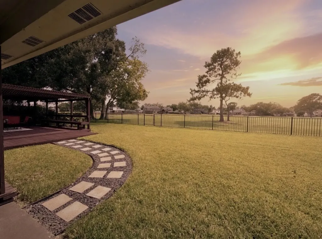7215 Creek Crest Drive Houston TX 77095