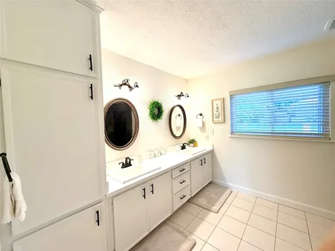 7215 Creek Crest Drive Houston TX 77095